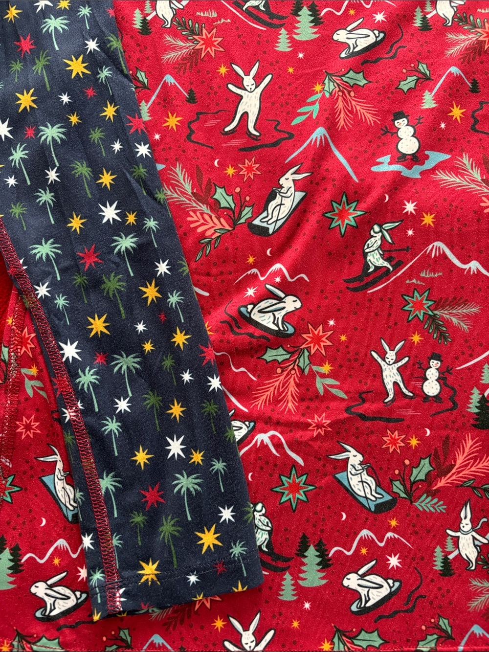 Women's Rabbit Red/Navy Holiday Long-Sleeve EZ Tee sz medium - Picture 3 of 4